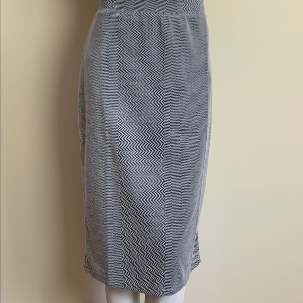 Tresics charcoal & white pencil skirt. Medium. NWT